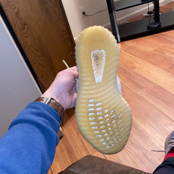 Yeezy 350 v2 butters - Picture 4 of 9